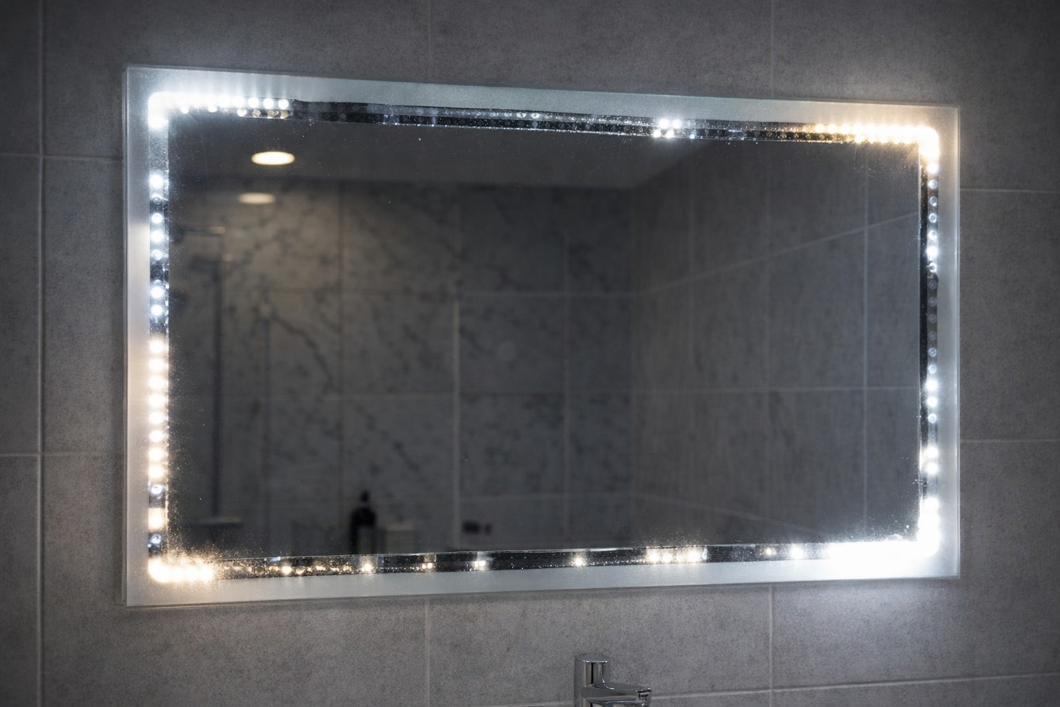 Почему не работает зеркало с LED-подсветкой: основные причины и что проверить